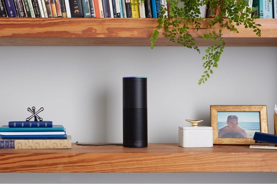So unscheinbar und doch so vielseitig: Amazons Echo bringt den Sprachassistenten Alexa ins eigene Zuhause. (Foto: Spotify)
